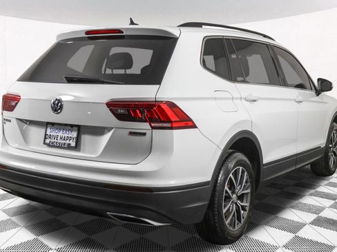 Used 2019 Volkswagen Tiguan SE w/ Panoramic Sunroof Package image 17