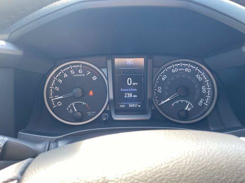 Used 2022 Toyota Tacoma TRD Off-Road w/ Technology Package AWD/4WD image 34