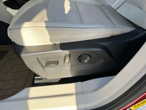 Used 2022 Buick Envision Essence w/ Technology Package I image 12