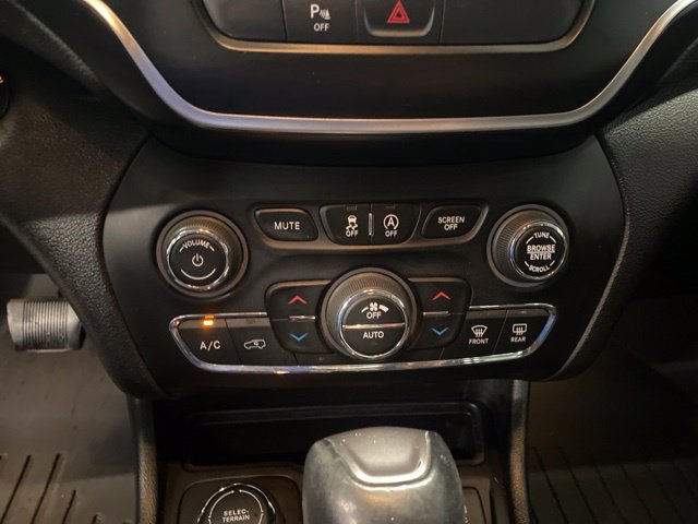 Used 2019 Jeep Cherokee Latitude Plus w/ Comfort/Convenience Group AWD/4WD image 25