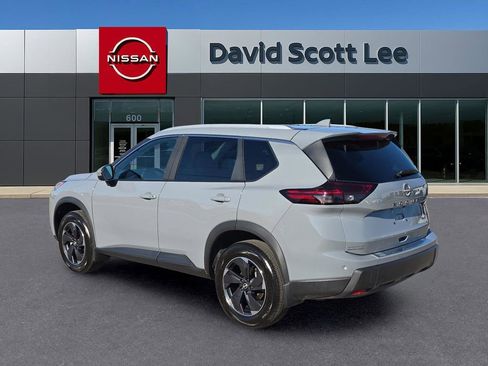 Used 2026 Nissan Rogue SV w/ SV Premium Package image 12