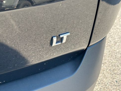 Used 2023 Chevrolet Traverse LT FWD image 3
