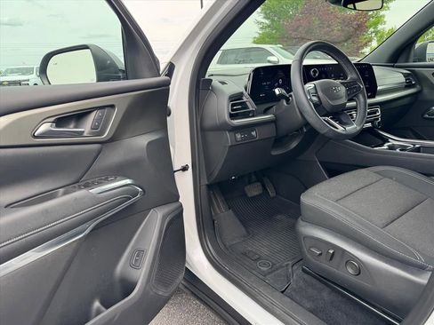 Used 2025 Chevrolet Traverse LT w/ Midnight/Sport Edition FWD image 15