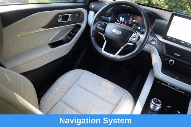 Used 2025 Ford Explorer Platinum w/ Ultimate Package AWD/4WD image 2