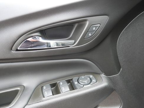 Used 2024 Chevrolet Equinox LT image 19