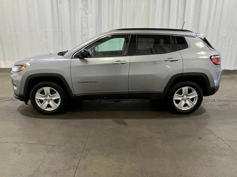 Used 2022 Jeep Compass Latitude w/ Sun and Sound Group AWD/4WD image 7