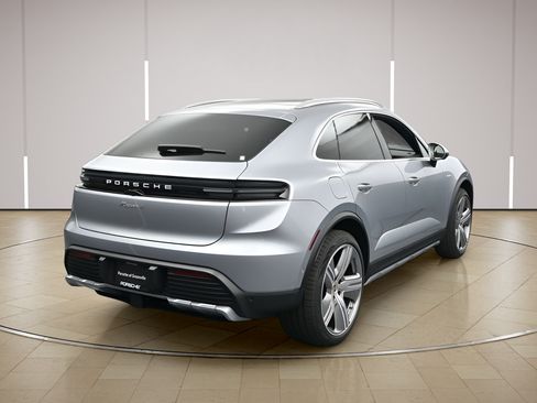 Certified 2025 Porsche Macan 4 Electric AWD/4WD image 25