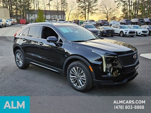 Used 2025 Cadillac XT4 Premium Luxury image 3