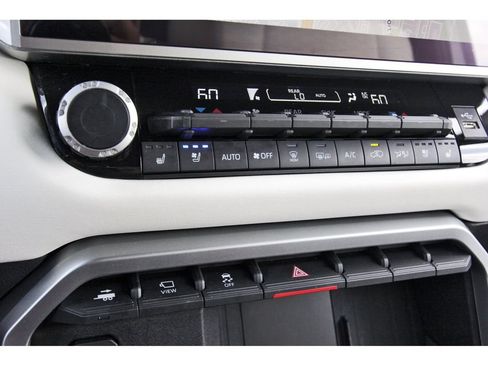 Used 2025 Toyota Sequoia Capstone w/ Tow Technology Package AWD/4WD image 25