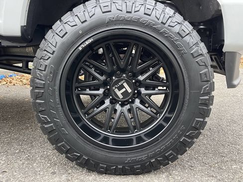 Used 2025 Ford F350 XLT w/ Black Appearance Package image 4