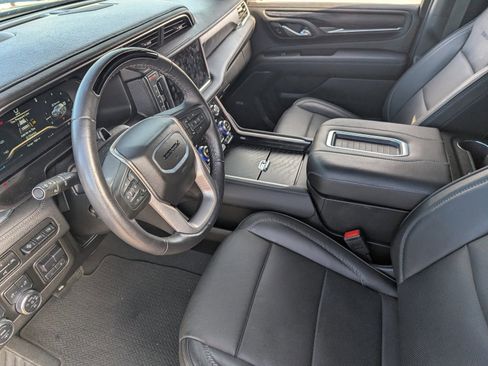 Used 2024 GMC Yukon XL Denali w/ Advanced Technology Package image 22