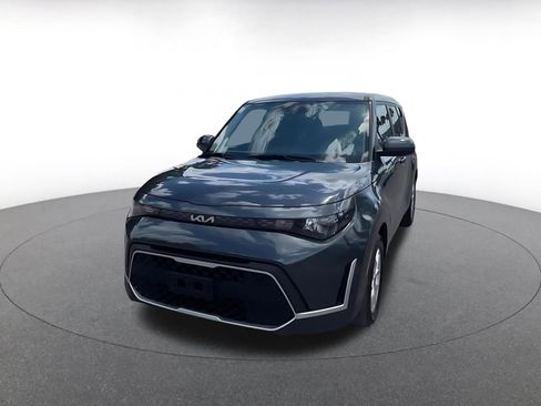 Used 2025 Kia Soul LX w/ LX Technology Package FWD image 7