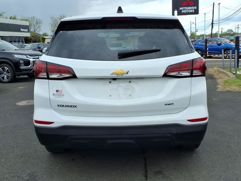 Used 2024 Chevrolet Equinox LS w/ LS Convenience Package image 4