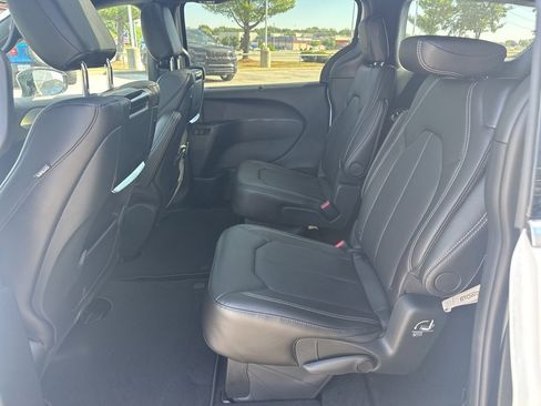 New 2026 Chrysler Pacifica Select image 44