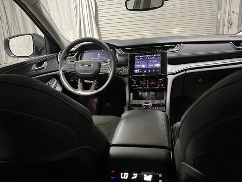 Used 2024 Jeep Grand Cherokee L Laredo RWD image 16