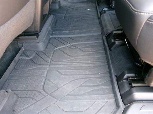 Used 2022 Chevrolet Traverse LT w/ LPO, Floor Liner Package AWD/4WD image 27