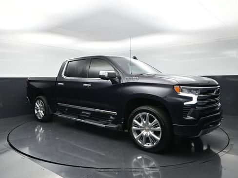 Used 2022 Chevrolet Silverado 1500 High Country w/ Technology Package AWD/4WD image 1