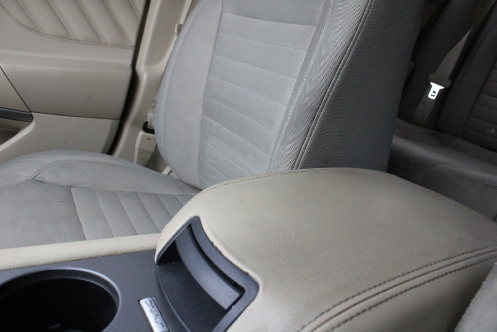 Used 2018 Ford Taurus SE FWD image 15