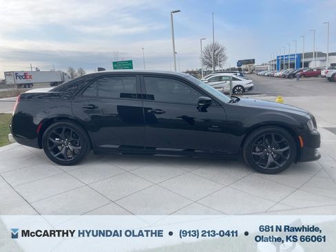 Used 2022 Chrysler 300 Touring L w/ Comfort Group RWD image 17