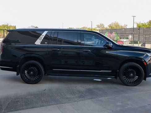 Used 2023 Cadillac Escalade ESV Luxury image 18