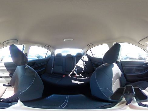 Used 2025 Nissan Altima 2.5 SV image 43