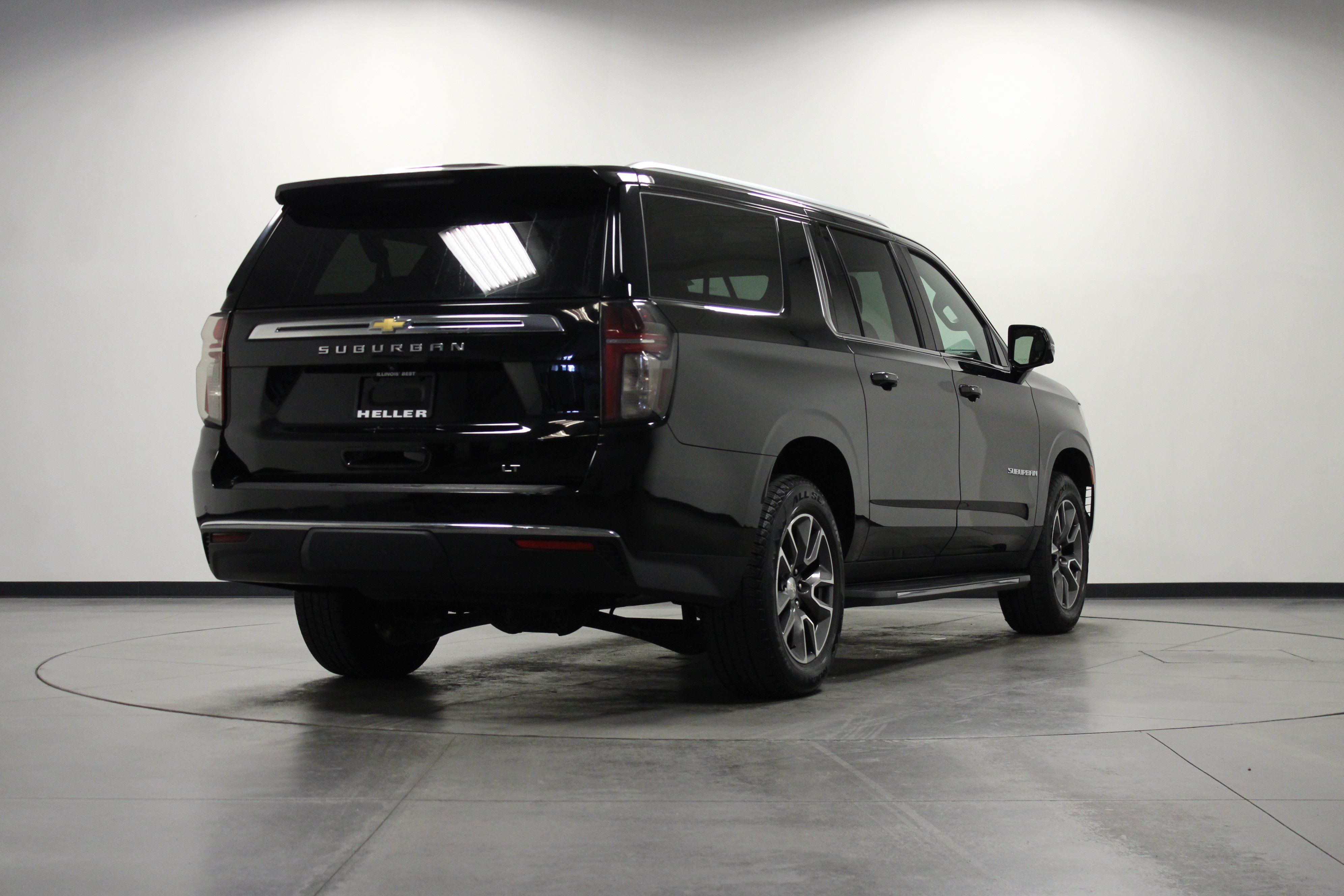 Used 2021 Chevrolet Suburban LT w/ LT Signature Package AWD/4WD image 4