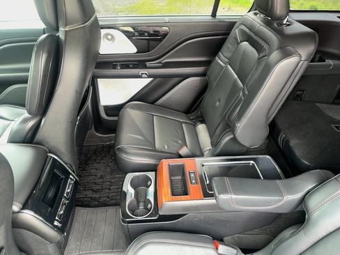 Used 2020 Lincoln Aviator Reserve w/ Equipment Group 201A AWD/4WD image 9