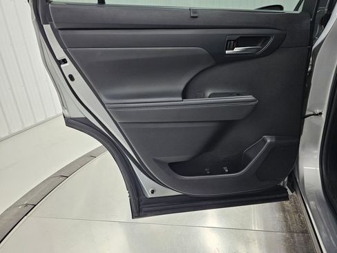 Used 2022 Toyota Highlander XLE image 39
