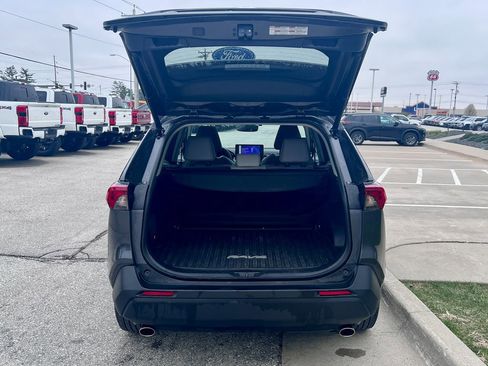 Used 2023 Toyota RAV4 XLE Premium image 14