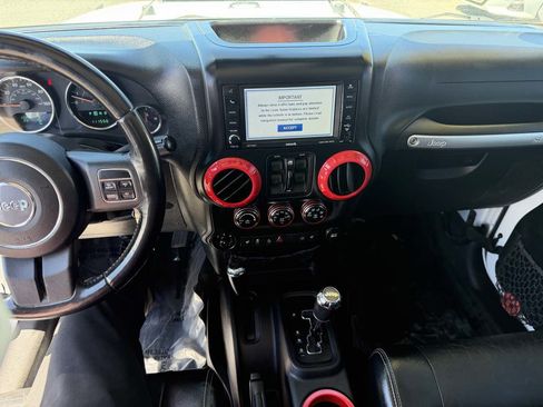 Used 2012 Jeep Wrangler Unlimited Sahara w/ Connectivity Group AWD/4WD image 9