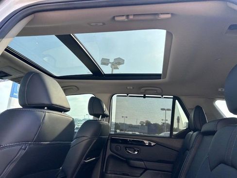 New 2025 Honda Pilot Touring image 11