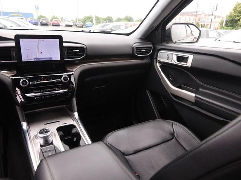 Used 2022 Ford Explorer Limited w/ Equipment Group 301A AWD/4WD image 28
