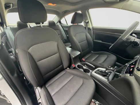 Used 2018 Hyundai Elantra Value Edition FWD image 21