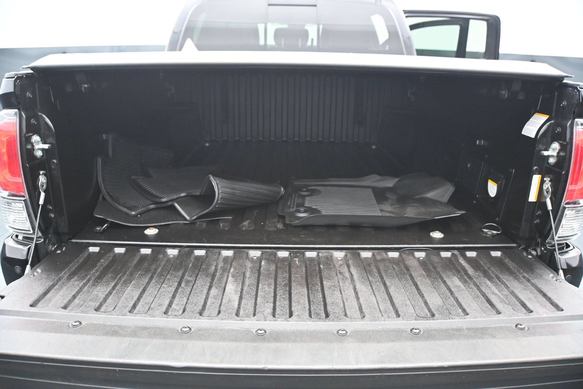 Used 2021 Toyota Tacoma Limited AWD/4WD image 15