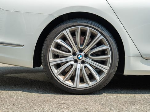 Used 2022 BMW 750i xDrive w/ Executive Package AWD/4WD image 30