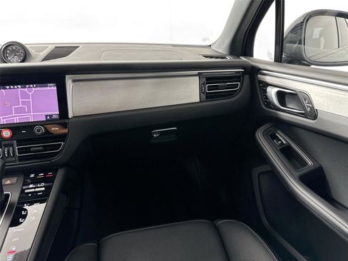 Certified 2025 Porsche Macan S AWD/4WD image 31