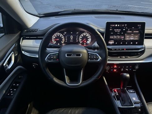 Used 2022 Jeep Compass Limited image 3