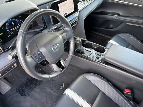 Used 2025 Toyota Camry SE FWD image 12