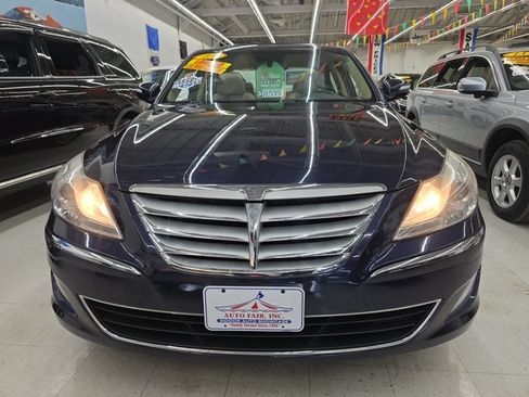 Used 2013 Hyundai Genesis 3.8 w/ Premium Pkg RWD image 2