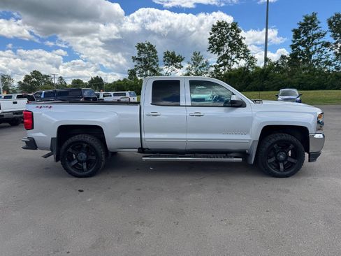 Used 2017 Chevrolet Silverado 1500 LT w/ LT Convenience Package AWD/4WD image 6