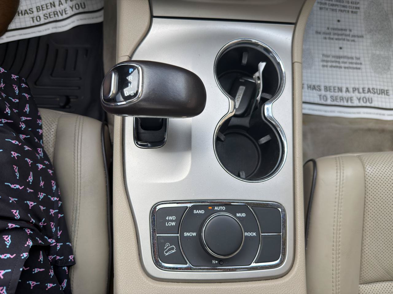 Used 2015 Jeep Grand Cherokee Overland w/ Advanced Technology Group AWD/4WD image 24