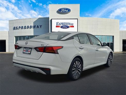 Used 2024 Nissan Altima 2.5 SV image 6