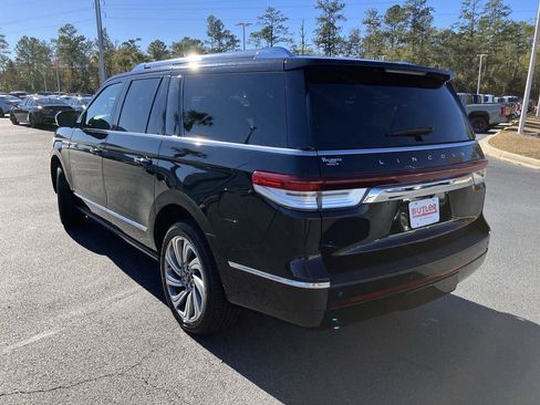 Used 2022 Lincoln Navigator L Reserve image 3