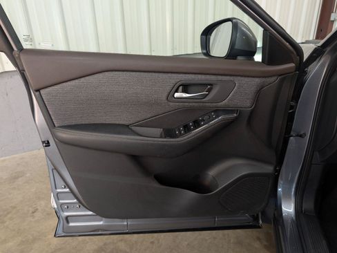 Used 2022 Nissan Rogue SV AWD/4WD image 17