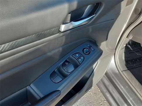 Used 2024 Nissan Altima 2.5 SV image 13