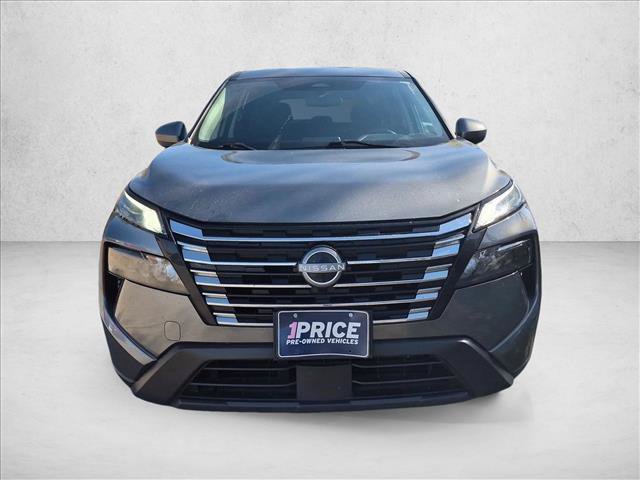 Used 2024 Nissan Rogue SV AWD/4WD image 2