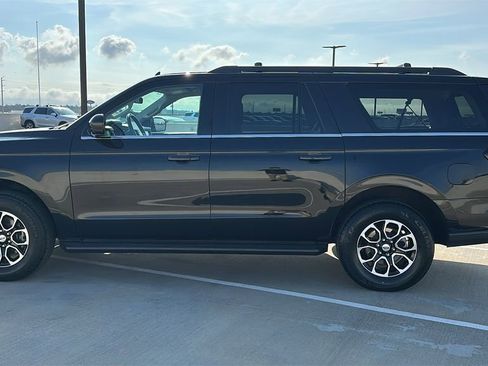 Used 2024 Ford Expedition Max XLT image 9