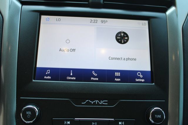Used 2020 Ford Fusion SE FWD image 14