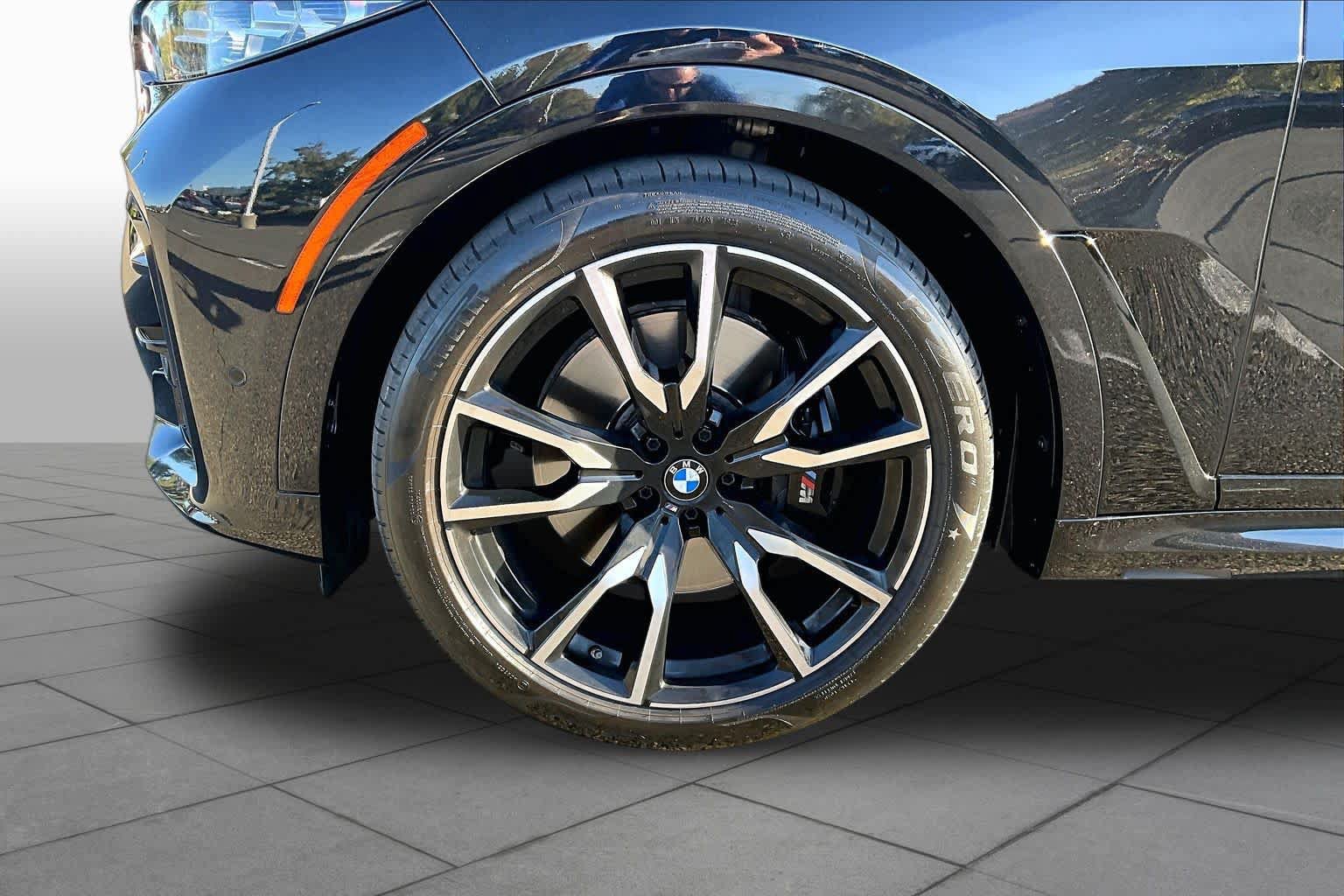 Used 2022 BMW X7 xDrive40i w/ M Sport Package AWD/4WD image 10