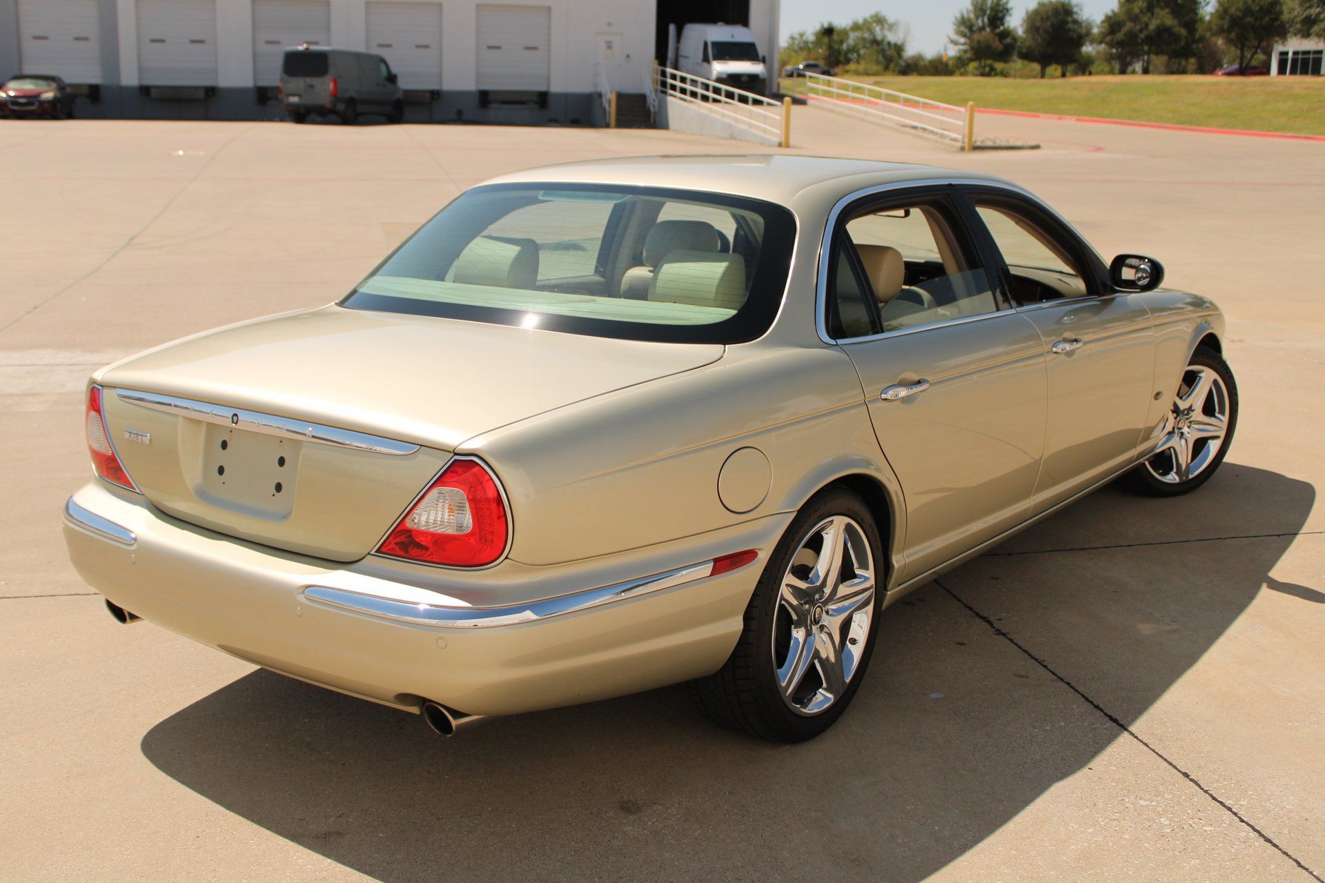 Used 2006 Jaguar XJ8 RWD image 21